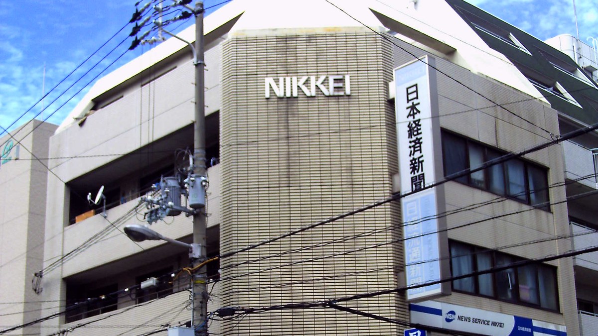 Osaka Tenma'daki Nikkei gazete bayisi binası; cephede NIKKEI tabelası (arşiv, temsili)